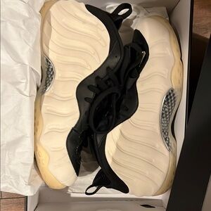 Nike Black and Cream Foamposites Athletic Shoes🔥🔥🔥